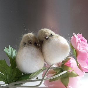 Needle felted birds ,Two birds home decor,Needle felted animals,sparrows,Bird Easter ornament,realistic animal,realistic birds,spring birds