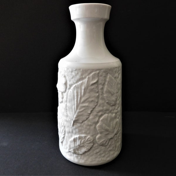 Schumann Arzberg Bavaria, white glossy porcelain vase, Germany
