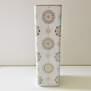 Lorenz Hutschenreuther Selb (L.H.S) Bavaria, glossy white porcelain vase, Germany