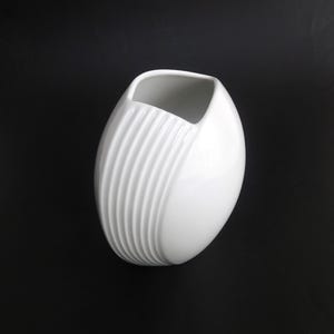 Elegant AK Kaiser  glossy white porcelain vase, Germany