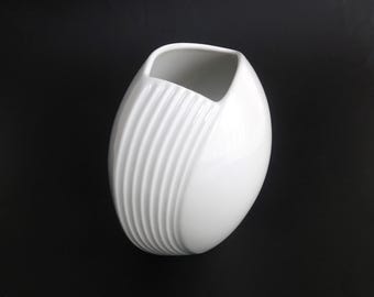 Elegant AK Kaiser  glossy white porcelain vase, Germany