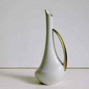 Porcelain handled vase designed by Prof. Franz Karl for PN Porzellanfabrik Neuerer 1950s, West Germany