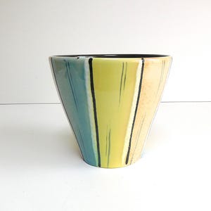 Lovely Bay keramik / ceramic  planter, West German Pottery, WGP