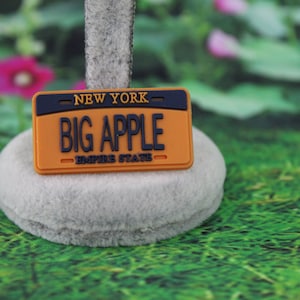 Big Apple plate shoe charm (Original design)