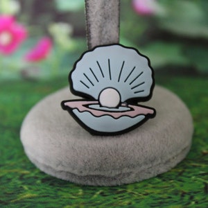 Clam shell with pearl shoe charm for clogs