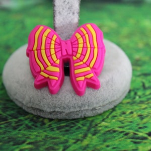 Pink bow shoe charm