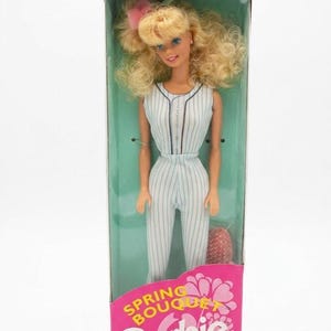 Barbie Spring Bouquet Edición Especial 1992 NRFB Muñeca Mattel Vintage de los 90 Caja Amarillenta y Maltratada