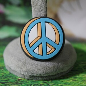Charm colorido para zapatos con el signo de la paz