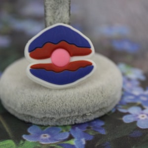 Clam with pearl shoe charm