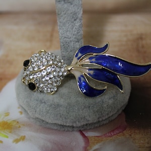 Rhinestone fish brooch pin