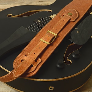 Pinegrove Leather GS56 Conway Guitar Strap Tan, vegetable tanned high quality leather, Conway Buckles, 3 inch wide, comfortable, Pinegrove
