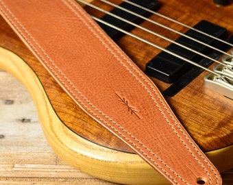 Bred läderrem för gitarr, BS53 Beige, 7,5 cm bred, Äkta fullnarvat vegetabiliskt garvat läder, Elbasrem, hög kvalitet, Pinegrove