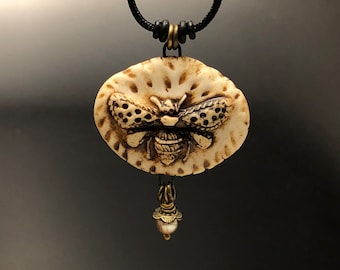 Bee’s and Pearl’s, Bee Pendants, bee Necklace, Nature jewelry, B-224