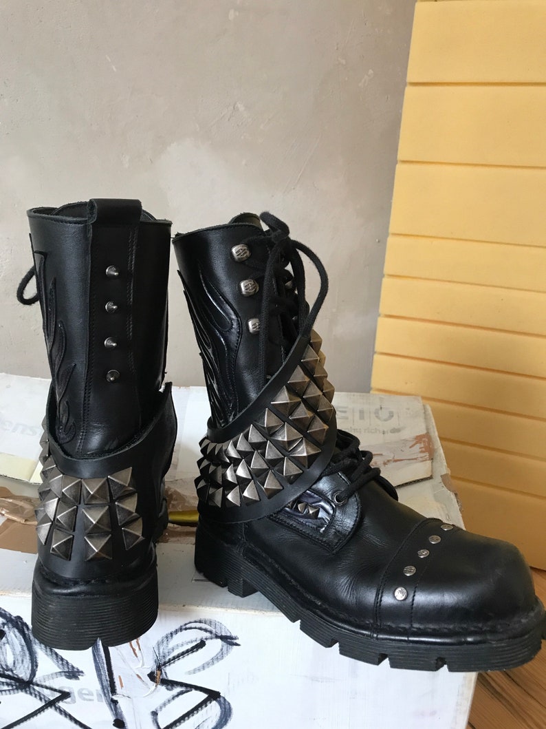 90s lace up boots