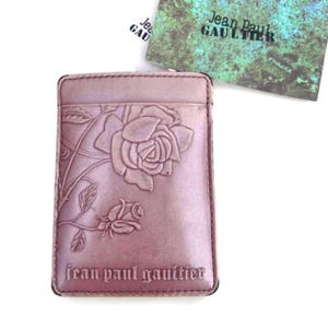 小物 JEAN PAUL GAULTIER bifold wallet archive Jean-Paul GAULTIER Early 00s Engraved Metal Leather Bifold Wallet
