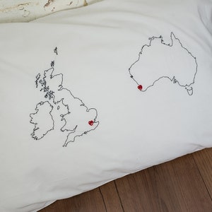Personalised long distance relationship pillowcase. Bild 7