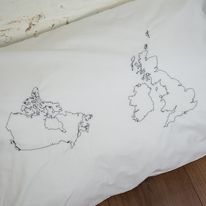 Personalised long distance relationship pillowcase. Bild 5