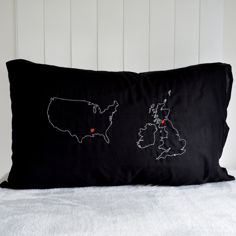 Personalised long distance relationship pillowcase. Bild 2