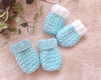 Mitaines/gants tricotés pour bébé, mitaines à rayures, vêtements de bébé vert menthe pour nouveau-nés.