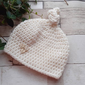 Newborn baby cream knitted beanie hat, hand knit baby wear. UK seller, new baby gifts. Unisex baby wear. image 1