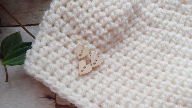 Newborn baby cream knitted beanie hat, hand knit baby wear. UK seller, new baby gifts. Unisex baby wear. image 2