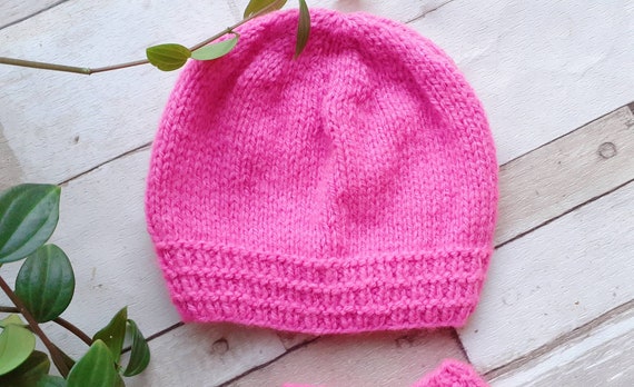 NEW hand knitted Baby bonnet with Mittens Newborn Pink. 