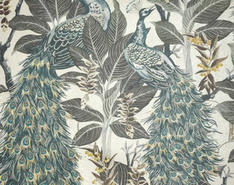 Royal Peacock Vintage White wallpaper