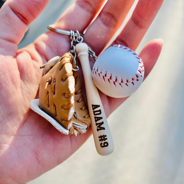 Porte-clés de base-ball | Étiquette de sac pour mini jeu de baseball | Personnalisé pour le jeu de baseball | Cadeau pour une équipe de baseball | Cadeau pour athlète | Porte-clés sac à dos
