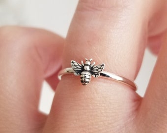 Dainty Bee Ring. Solid sterling silver. Floral jewelry. Bee Magic. Garden Ring. Chromafusion Jewelry