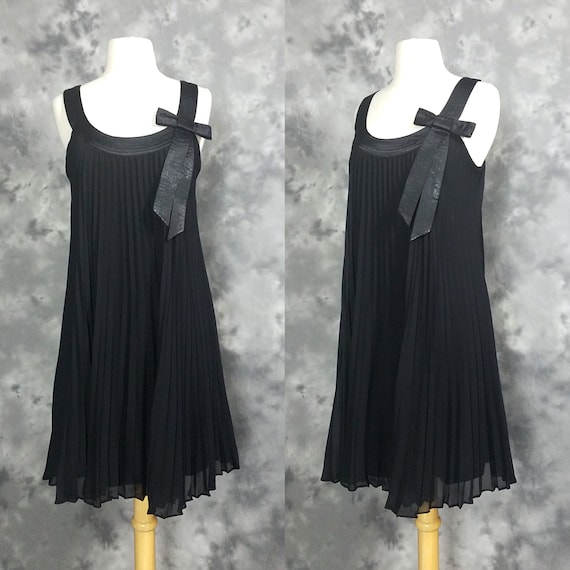 90s accordion pleated, A line, baby doll dress wit
