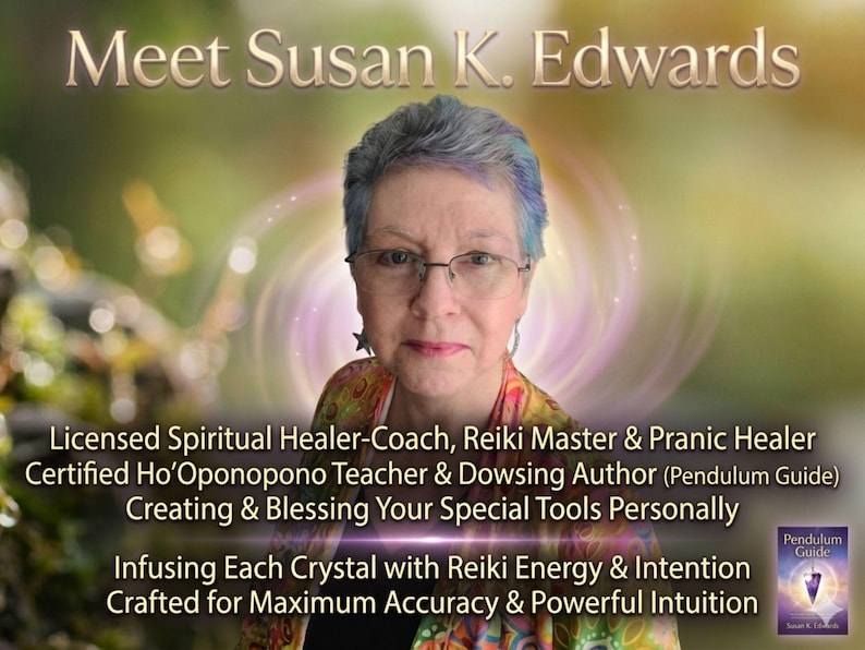 Pode incluir: Uma pessoa com cabelo curto de tom azulado e &oacute;culos, vestindo uma blusa com padr&otilde;es coloridos. O texto diz: Meet Susan K. Edwards, Licensed Spiritual Healer-Coach, Reiki Master & Pranic Healer, Certified Ho'Oponopono Teacher & Dowsing Author Pendulum Guide.