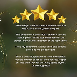 Puede incluir: Un gr&aacute;fico con cinco estrellas doradas dispuestas en arco sobre cuatro p&aacute;rrafos de rese&ntilde;as de clientes. El texto dice: Arrived right on time. I love it and can't wait to use it. Also, thank you for the gifts. This pendulum is beautiful! Can't wait to start working with it!! The stone that came in the pouch: exactly what I needed, at the right time!!. I love my pendulum, it is beautiful and already providing me great insight. Such a beautiful pendulum! I've only used it a couple of times so far but the accuracy is spot on. Also thank you for the lovely pyrite crystal. Very thoughtful!