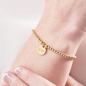 Pulseira Inicial Dourada | Pulseira de cordão personalizada | Pulseira estampada à mão | Pulseira de empilhamento | Pulseira de letras | Pulseira da amizade