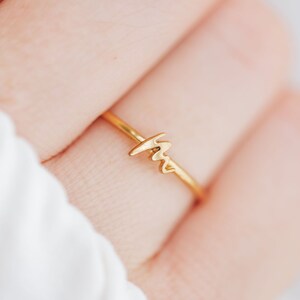 Anel personalizado com inicial em cursiva - Banhado a ouro 18k ou prata de lei