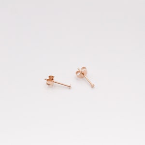 Mini Dot Ohrstecker Plättchenohrstecker goldene Studs Mini Studs Roségoldene oder Silberne Pünktchenstecker 2, 3 oder 4mm Bild 4