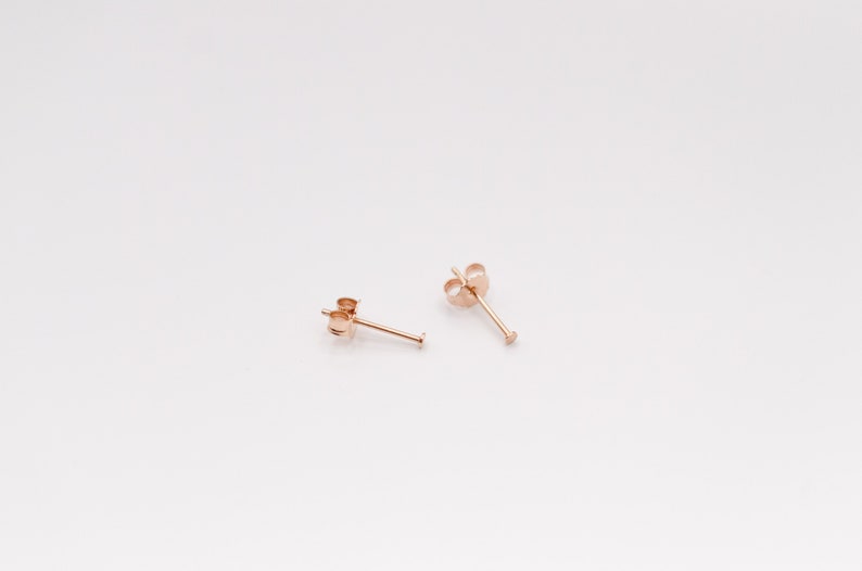 Mini Dot Ohrstecker Plättchenohrstecker goldene Studs Mini Studs Roségoldene oder Silberne Pünktchenstecker 2, 3 oder 4mm Bild 4