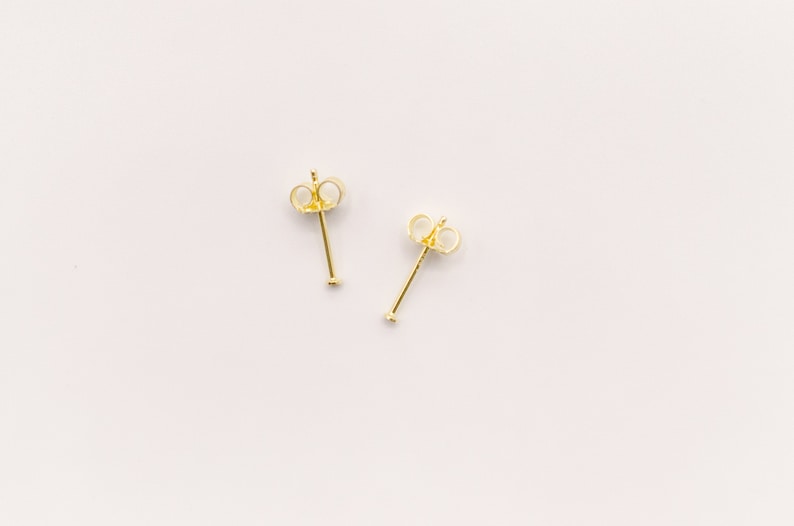 Mini Dot Ohrstecker Plättchenohrstecker goldene Studs Mini Studs Roségoldene oder Silberne Pünktchenstecker 2, 3 oder 4mm Bild 3