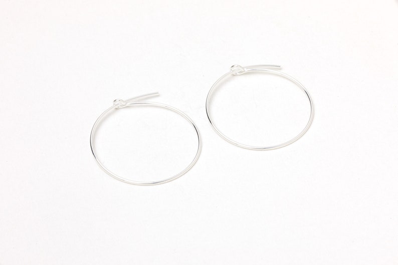 A Pair of very fine Sterling Silver Hoops Differerent Sizes Earrings 925 Silver Thin hoops Golden Or Rosegolden Hoops 18mm Medium