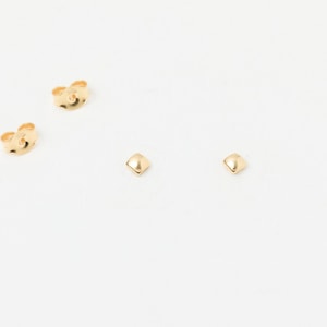 Winzige Ohrstecker Dots Gold oder Silber