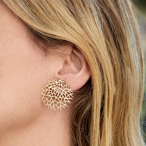 Golden Pair of Large round Minimal studs  Earrings Leaf Leaves Combe XL Earrings Studs