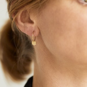 Boucles d&#39;oreilles mini créoles hexagones argent 925 plaqué or créoles dorées