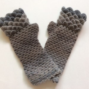 Dragon Scale/Crocodile Stitch Granny fingerless mitts gloves gauntlets READY TO SHIP! Size women&#39;s small-medium 100% wool
