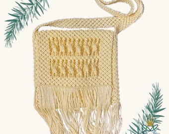 Bolso de hombro tejido con borlas en amarillo mantequilla de los años 70