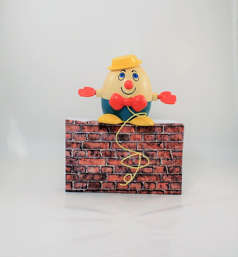 humpty dumpty plastic toy