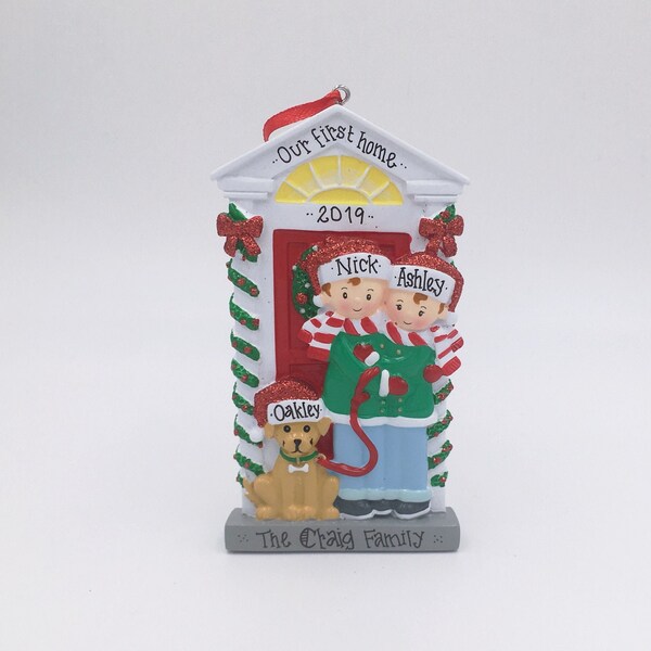 Pareja con Perro Adorno de Navidad Personalizado / Adorno de Navidad para Mascotas / Nuestra Primera Navidad / Nuevo Adorno para el Hogar / Adorno Personalizado