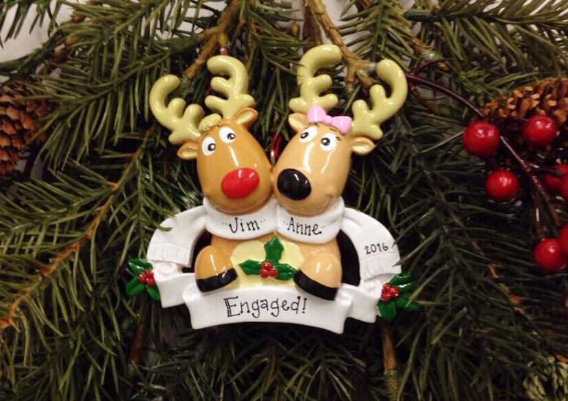 Reindeer Couple with Scarves Personalized Christmas Ornament / Engage…