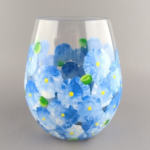 Handbemaltes florales stammloses Weinglas - Frühlingsdekor, personalisiertes Geschenk