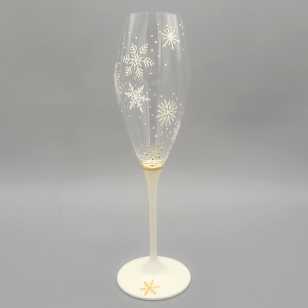 Verre à champagne tourbillon flocon de neige ivoire et or - 9 onces - neige d'hiver - peint à la main - personnalisé - flûte de grillage de mariage d'hiver