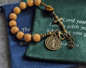 Rosario católico de madera de olivo, medalla de San Benito