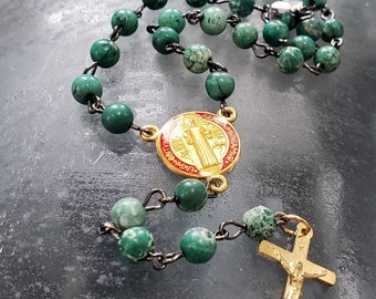 Rosario Católico. Regalo para el Padrino. Rosario de San Benito. Rosario de piedras preciosas. Abalorios de Oración Católica. Regalo Católico. Abalorios Turquesa Verde.